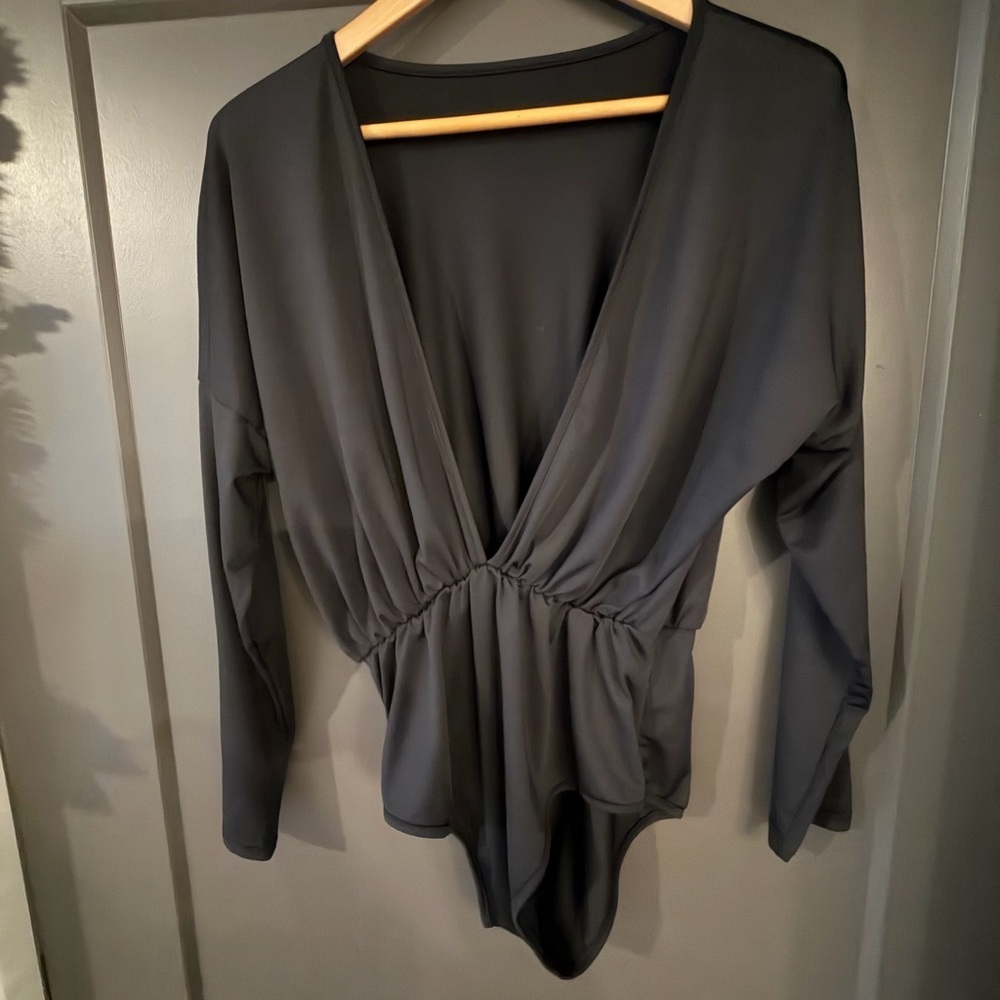 Black Long Deep V-neck Sleeve Bodysuit size Medium - Picture 1 of 4